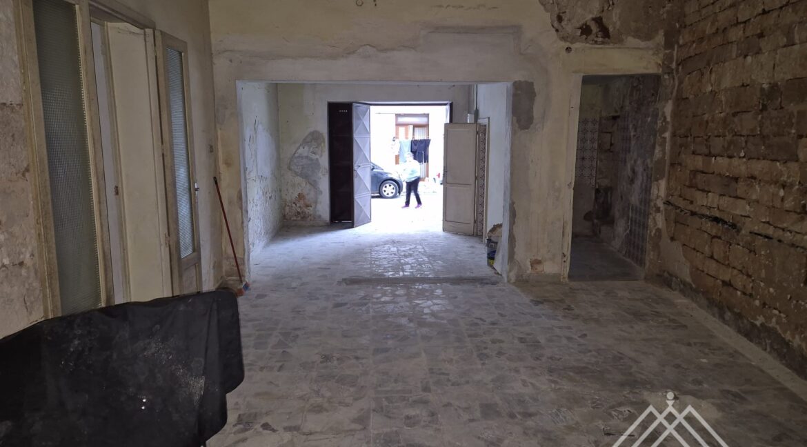 vendesi locale vico votano Martina Franca(15)