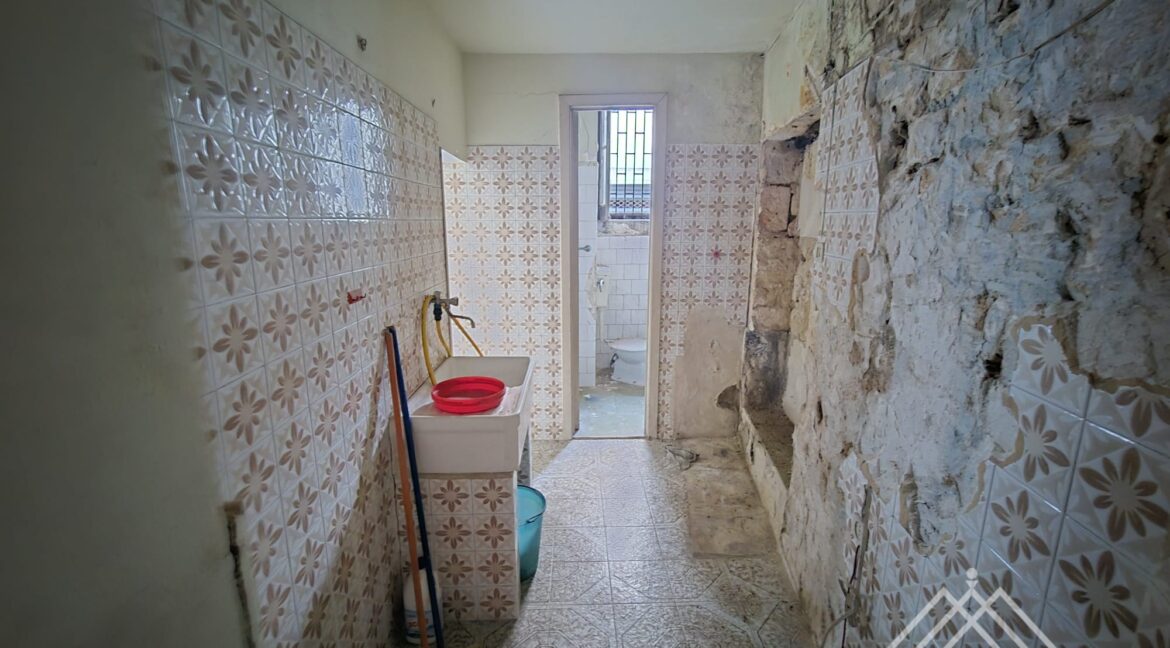 vendesi locale vico votano Martina Franca(7)