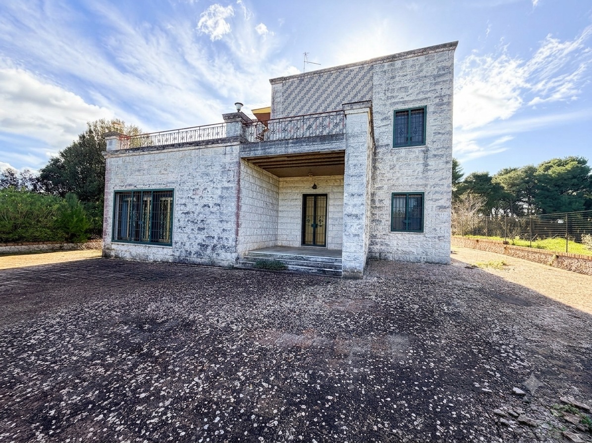 RIF. 1360 VENDESI VILLA INDIPENDENTE VIA MASSAFRA A POCHI METRI DA MARTINA F.