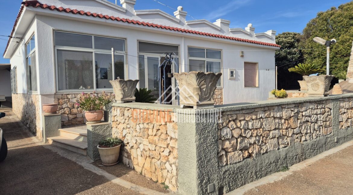 VENDESI VILLA A MARTINA FRANCA (3)