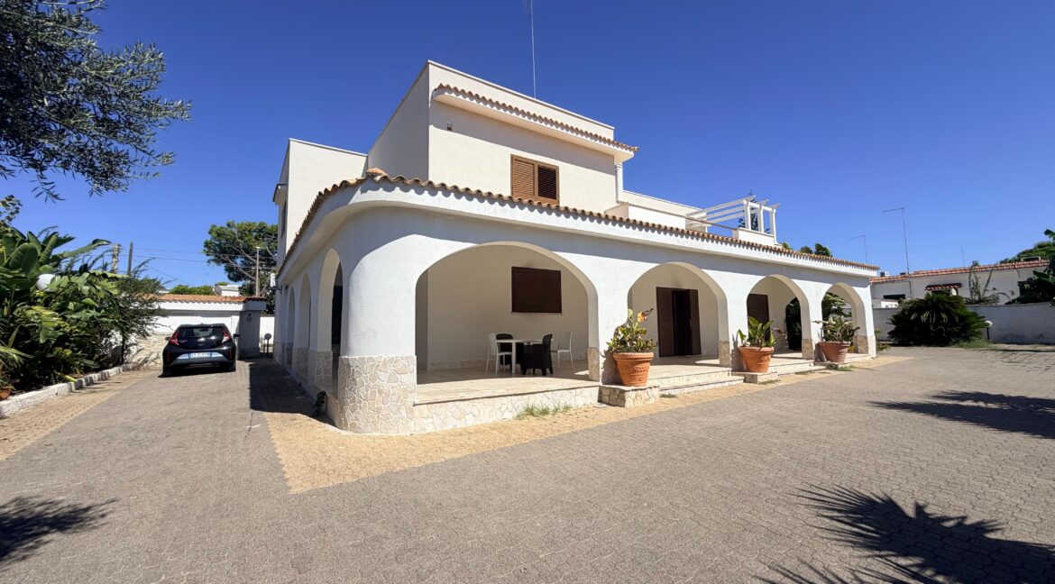 vendesi villa leporano baia d'argento (1)