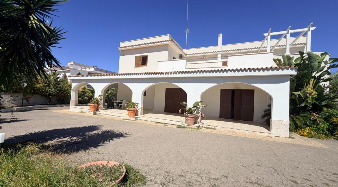 vendesi villa leporano baia d'argento (16)