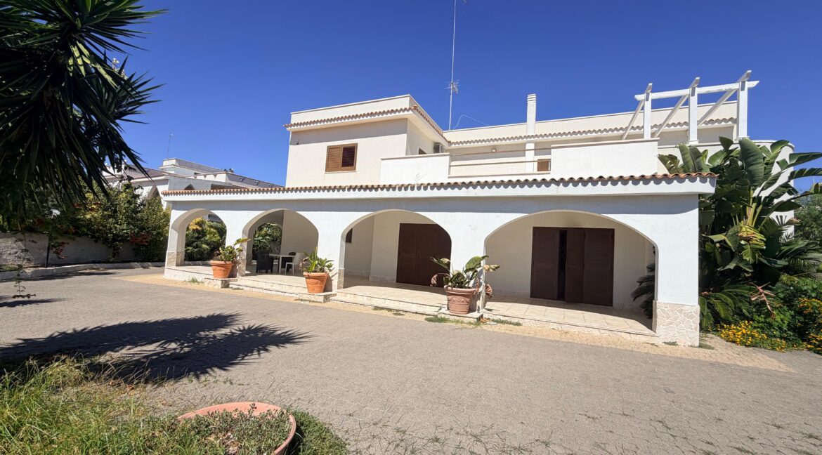 vendesi villa leporano baia d'argento (18)
