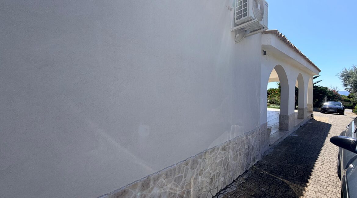 vendesi villa leporano baia d'argento (36)