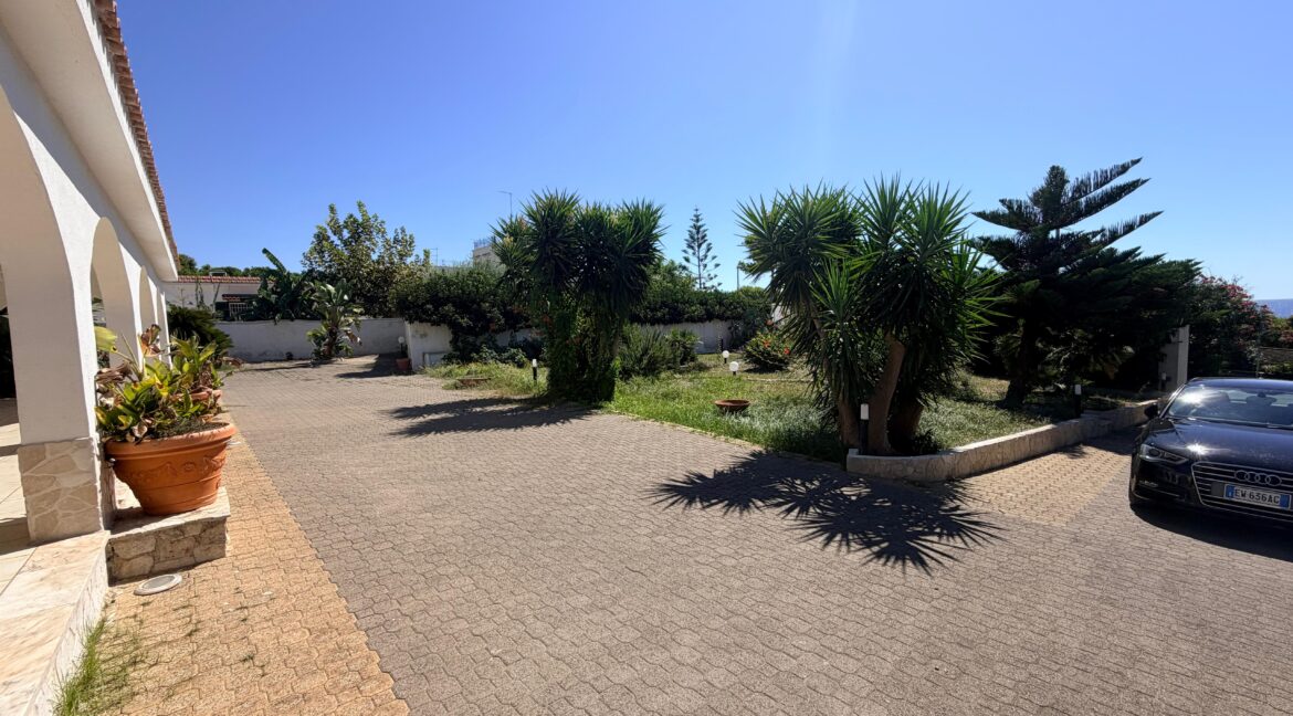 vendesi villa leporano baia d'argento (37)