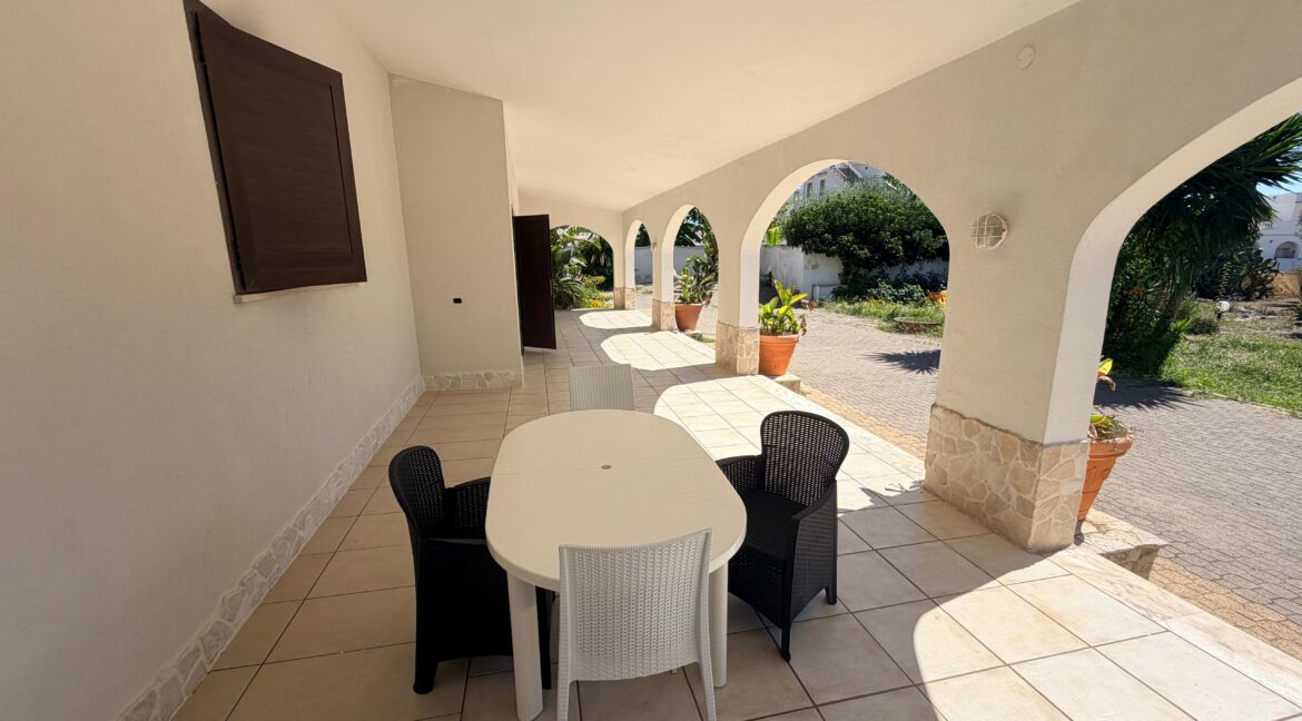 vendesi villa leporano baia d'argento (39)